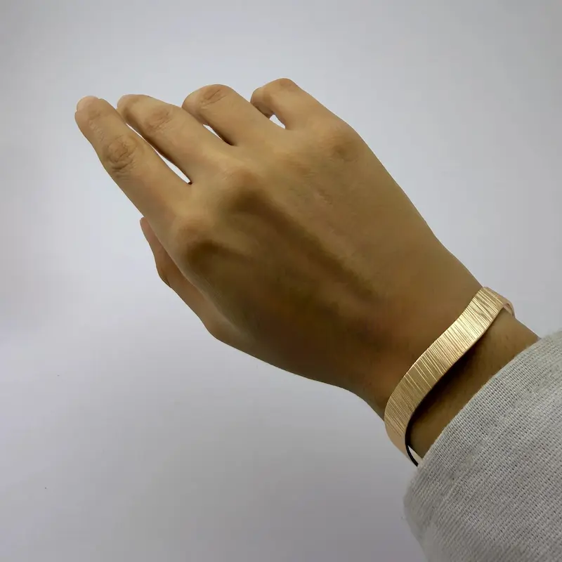 بنگل طلایی آب کاری طلا موج