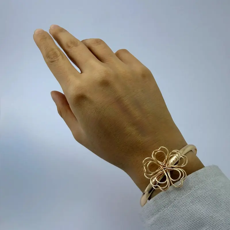 بنگل طلایی آب کاری طلا طرح گل