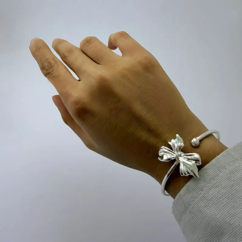 بنگل نقره ای آب کاری نقره طرح گل کد BA00115