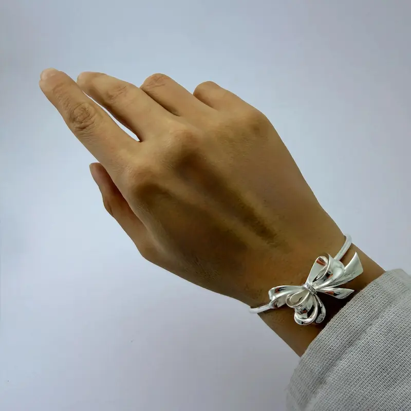 بنگل نقره ای طرح پاپیون آب نقره 