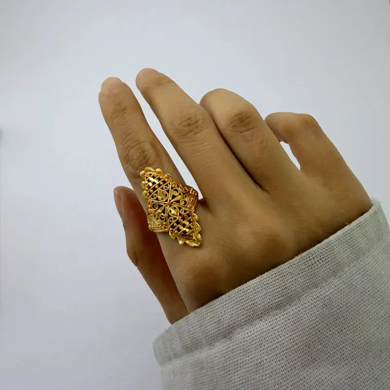 انگشتر طلایی طرح گل