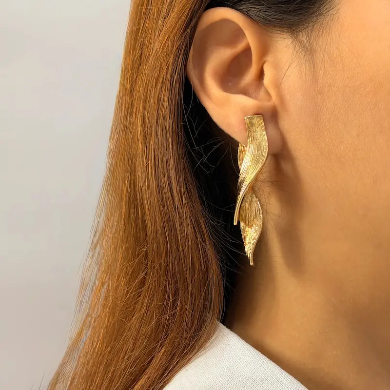 گوشواره طلایی دفرمه استیل میخ نقره دوکاره فشن