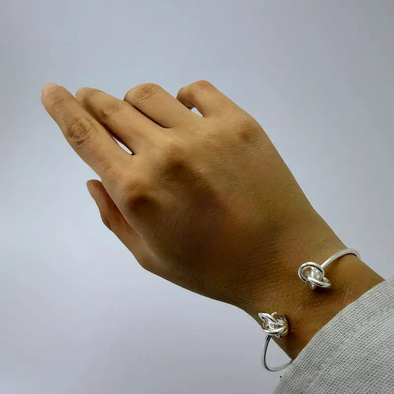 بنگل نقره ای آب کاری نقره دو گره فشن