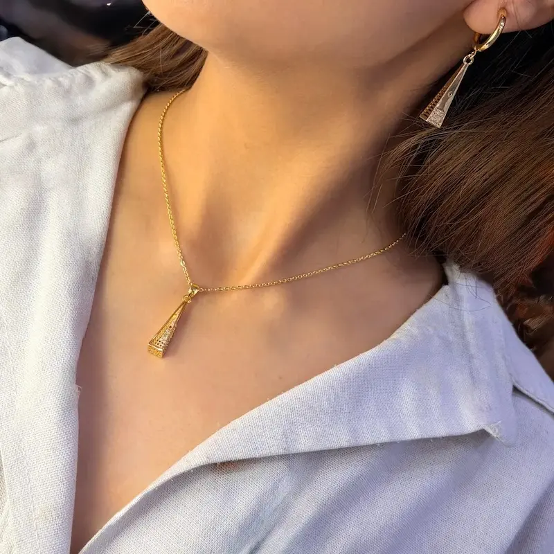 ست گردنبند گوشواره طلایی استیل منشور الماس کد GA00105