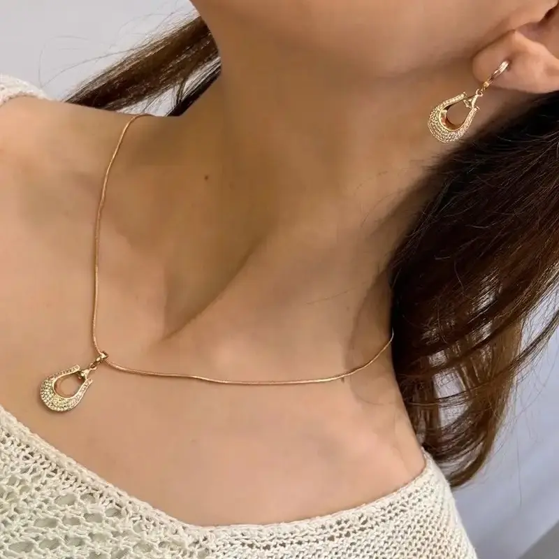 نیم ست گردنبند گوشواره طلایی ژوپینگ دیاموند GA00138