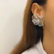 گوشواره نقره‌ای استیل طرح گل افشان فشن GO00205