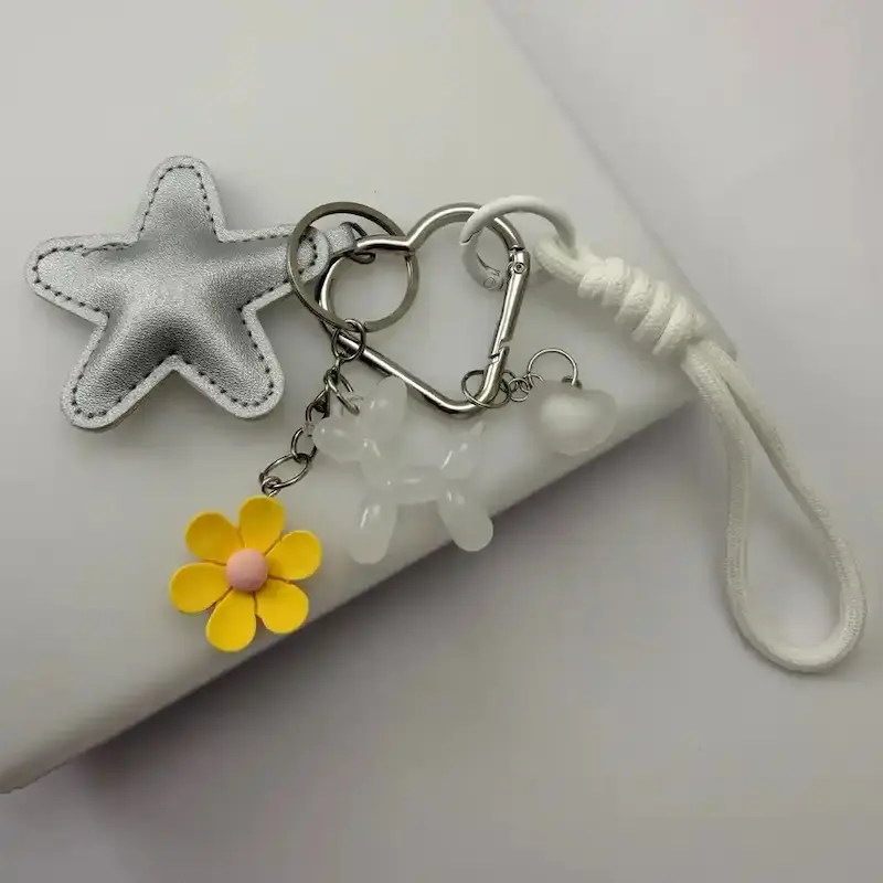 چارم بگ ستاره طوسی و بابونه زرد و قلب سفید کد CH00039