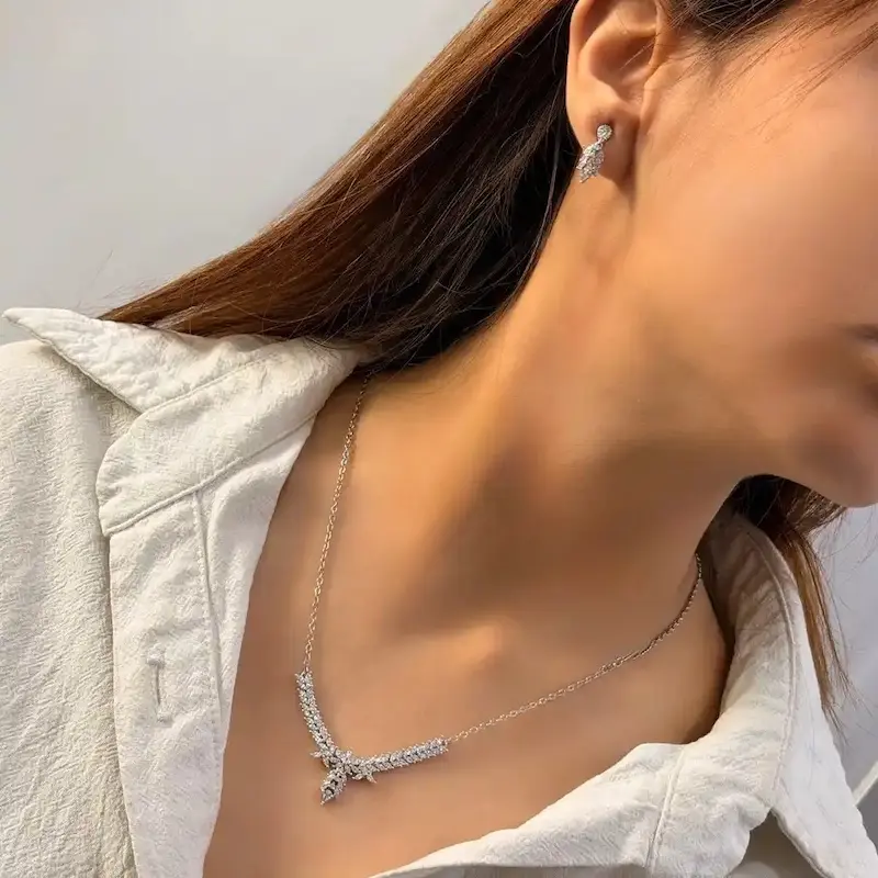 ست گردنبند و گوشواره نقره‌ای مرواریدی فشن کد GA00186