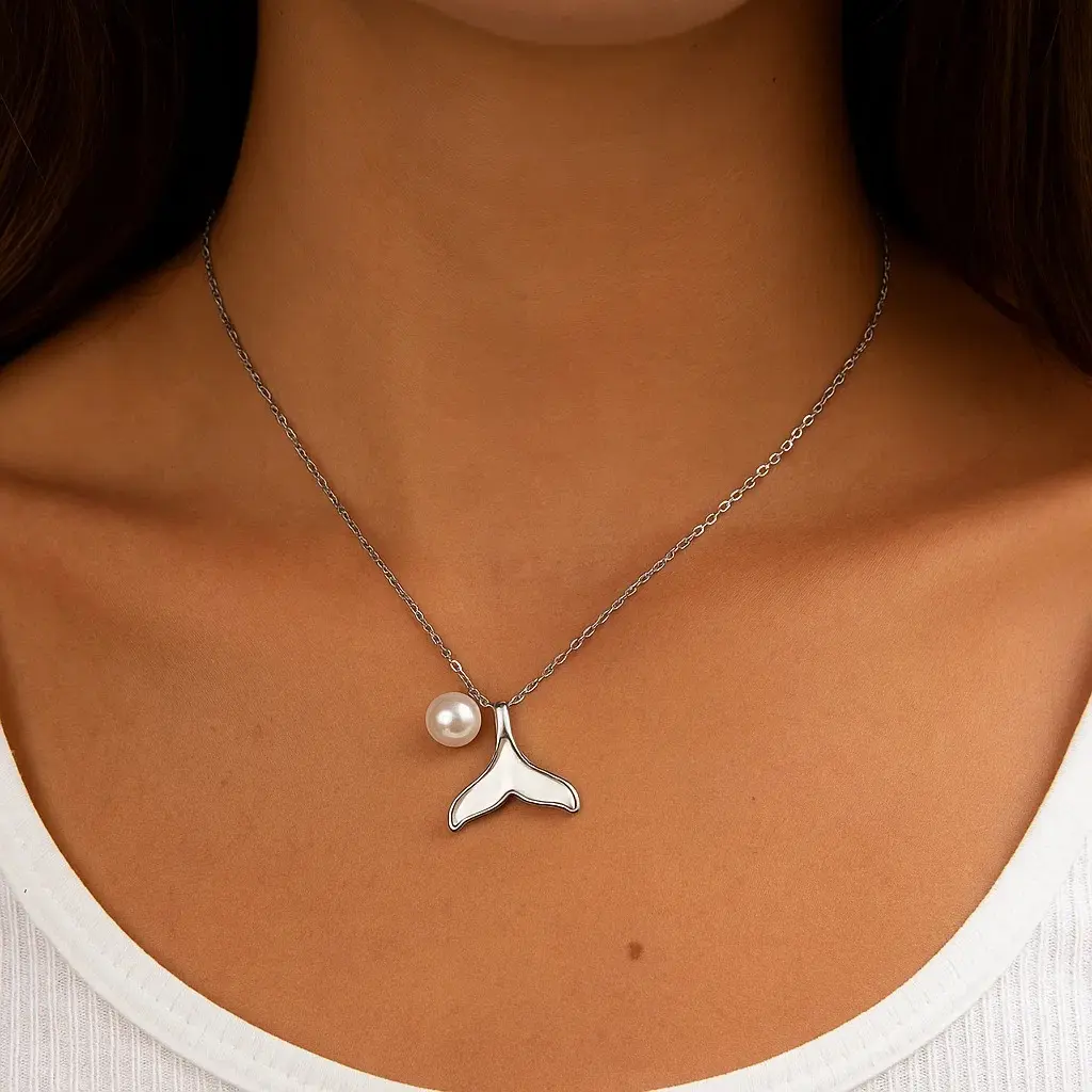 گردنبند نقره ای مرواریدی دم وال کد  GA00053