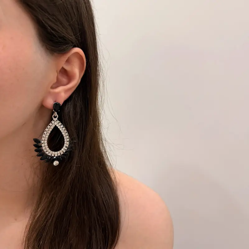 گوشواره جواهری نگینی مشکی کد GO00299