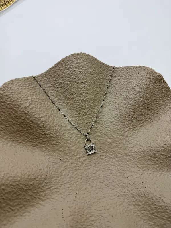 گردنبند نقره‌ای آویز گوچی کد GA00237