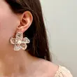 گوشواره نقره‌ای فشن طرح گلبرگ کوبیده‌شده کد GO00342