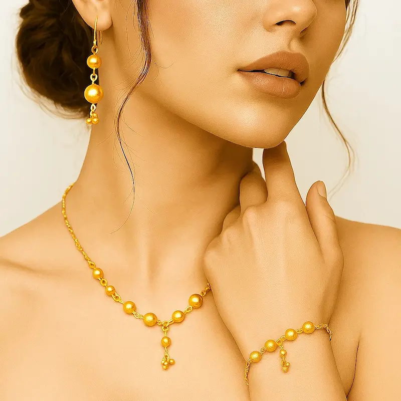 ست طلایی گردنبند گوشواره دستبند ونتی