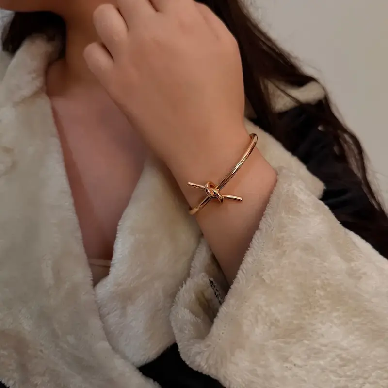 بنگل طلایی ژوپینگ طرح گره مینیمال زنانه