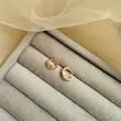 گوشواره حلقه‌ای کوچک ژوپینگ Xuping با آبکاری طلاگوشواره حلقه‌ای کوچک ژوپینگ Xuping با آبکاری طلا
