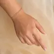 دستبند طلایی ژوپینگ روی دست مدل