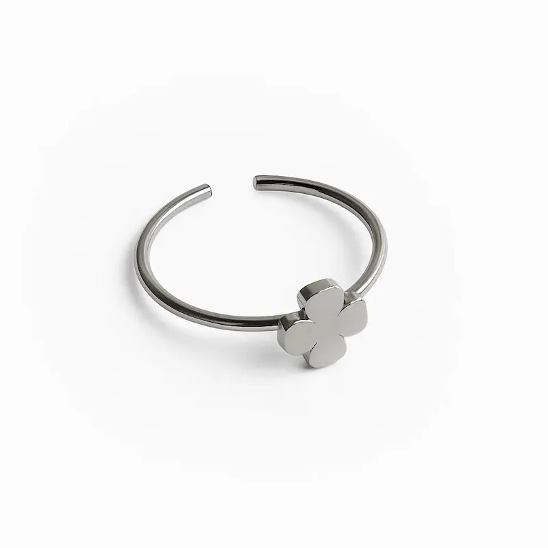 پیرسینگ بینی طرح گل