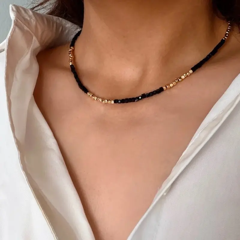 گردنبند مهره مکعبی مشکی و طلایی کد GA00265