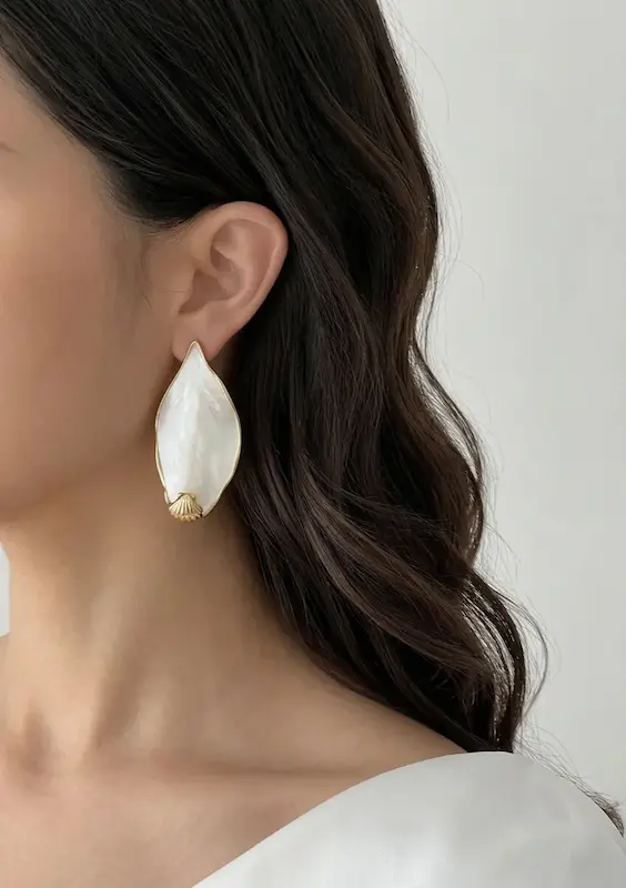 گوشواره برگ فشن روی گوش مدل