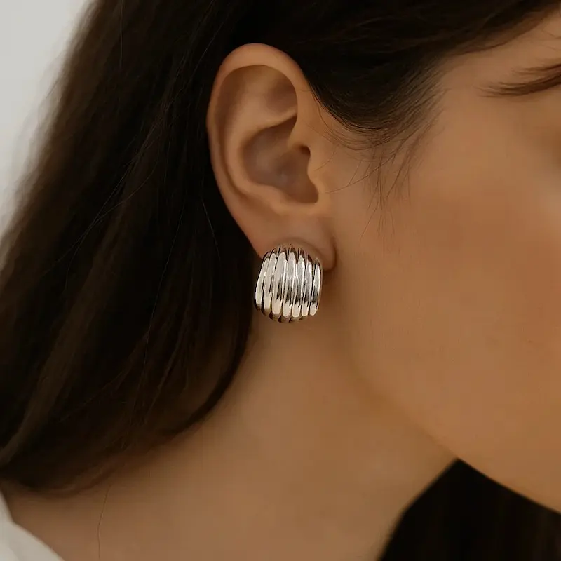 گوشواره نقره‌ای طرح صدف فورو کد GO1-0006