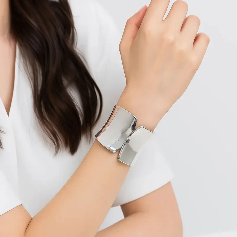 دستبند بنگل نقره ای  آینه ای آسا