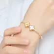 دستبند طلایی ونکلیف گل سفید و طلایی آسا