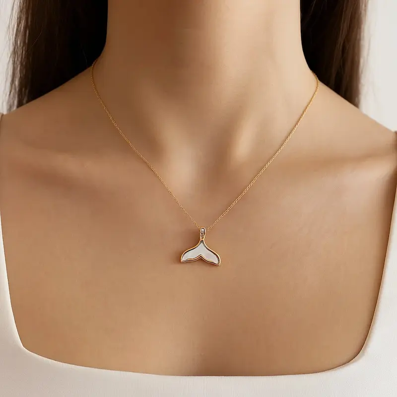 گردنبند طلایی دم وال نا متقارن استیل 