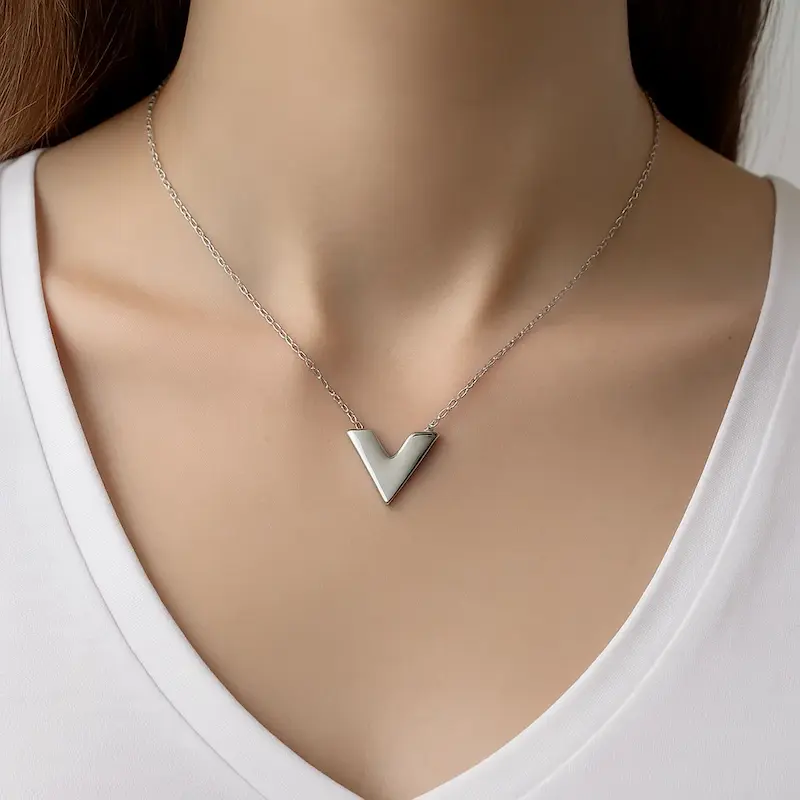 گردنبند نقره‌ای وی استیل