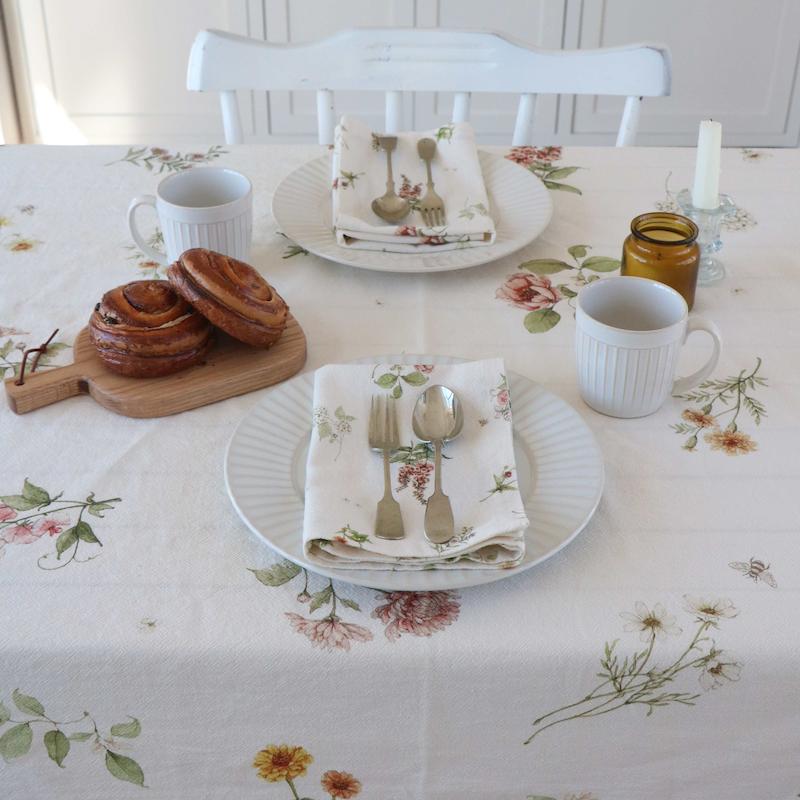 رومیزی گلهای صحرایی