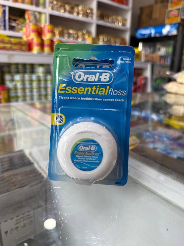 نخ دندان اورال بی اسنشیال فلاس (Oral-B Essential Floss) – موم‌دار – ۵۰ متر