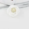 گل سینه زنانه پارچه‌ای مروارید مدل S2AAG106