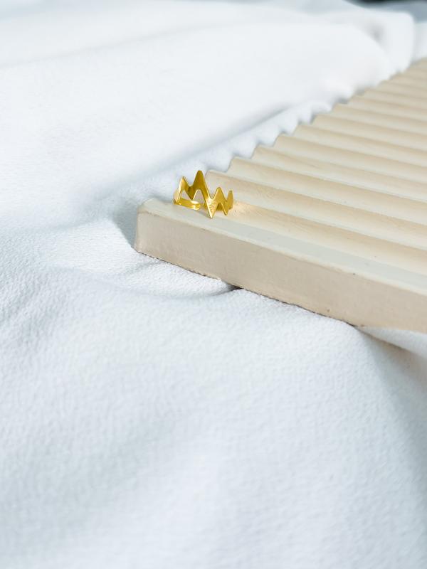 انگشتر پا طلایی ۱