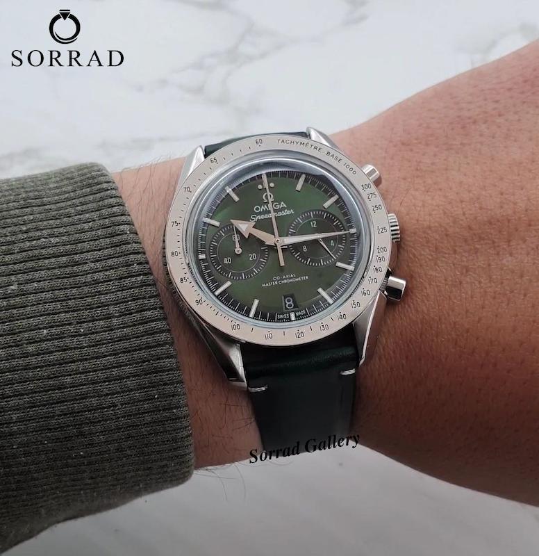 ساعت امگا مردانه/ کوروگراف بند چرمی رنگ مشکی-سبز صفحه سبز-مشکی