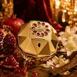 فضای زنانه و لوکس عطر لیدی میلیون رویال با حس انار تازه گل های سفید و چوب گرم