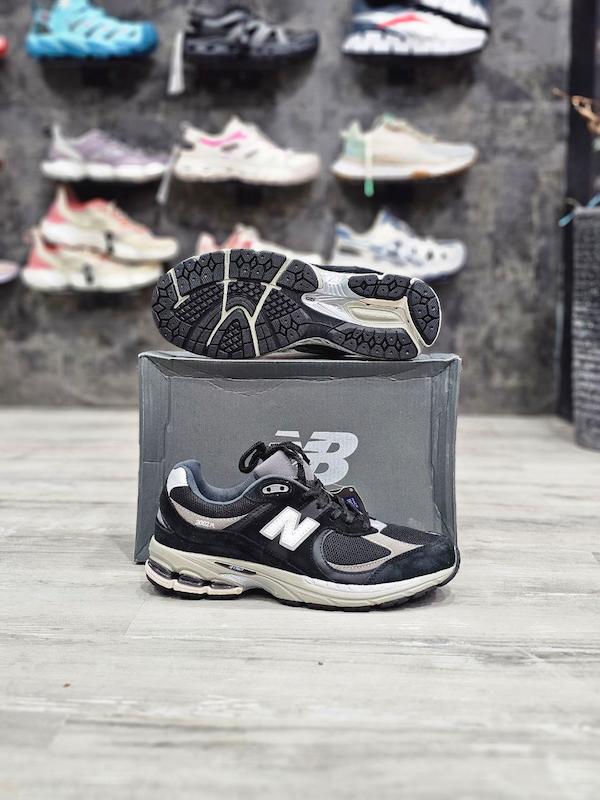 کتونی نیوبالانس New Balance 2002