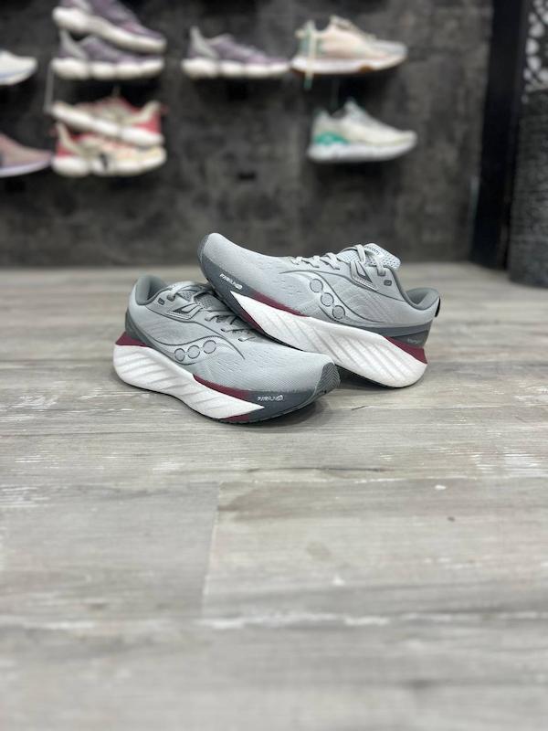 کتونی ساکونی  Saucony Triumph 22