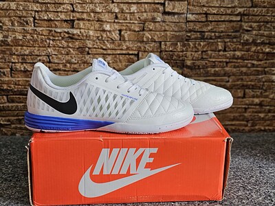 کفش فوتسال نایک لونارگتو Nike Lunar Gato