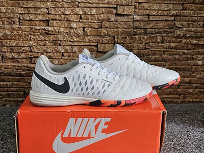 کفش فوتسال نایک لونارگتو Nike Lunar Gato