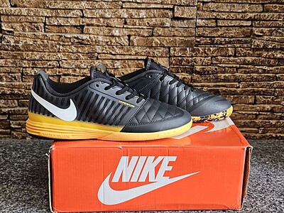 کفش فوتسال نایک لونارگتو Nike Lunar Gato