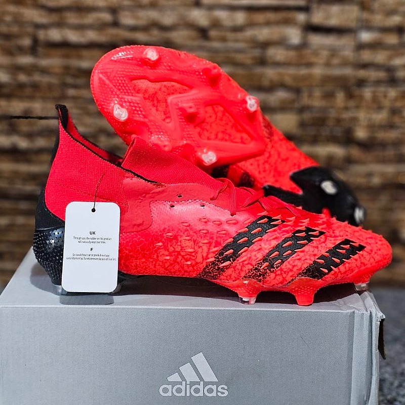 کفش فوتبال آدیداس پردیتور فریک Adidas Predator Freak