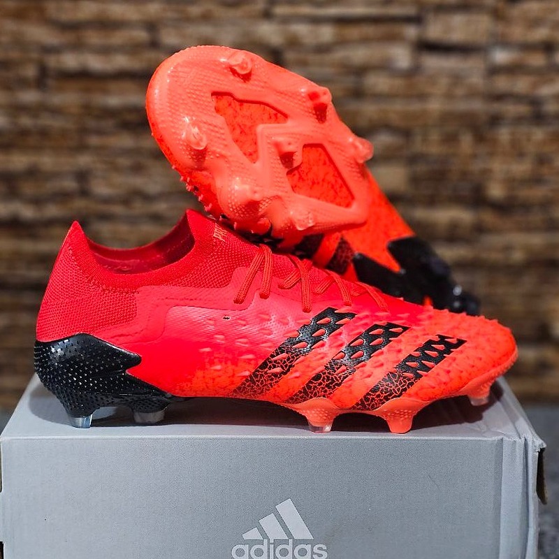 کفش فوتبال آدیداس پردیتور فریک Adidas Predator Freak