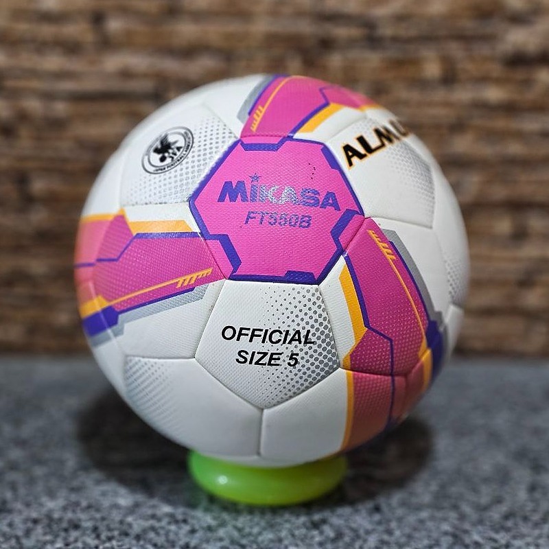 توپ فوتبال میکاسا Ball Mikasa 