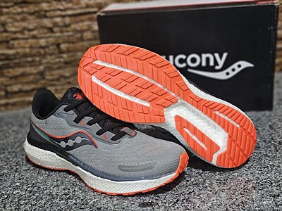 کتونی ساکونی  Saucony Triumph 19