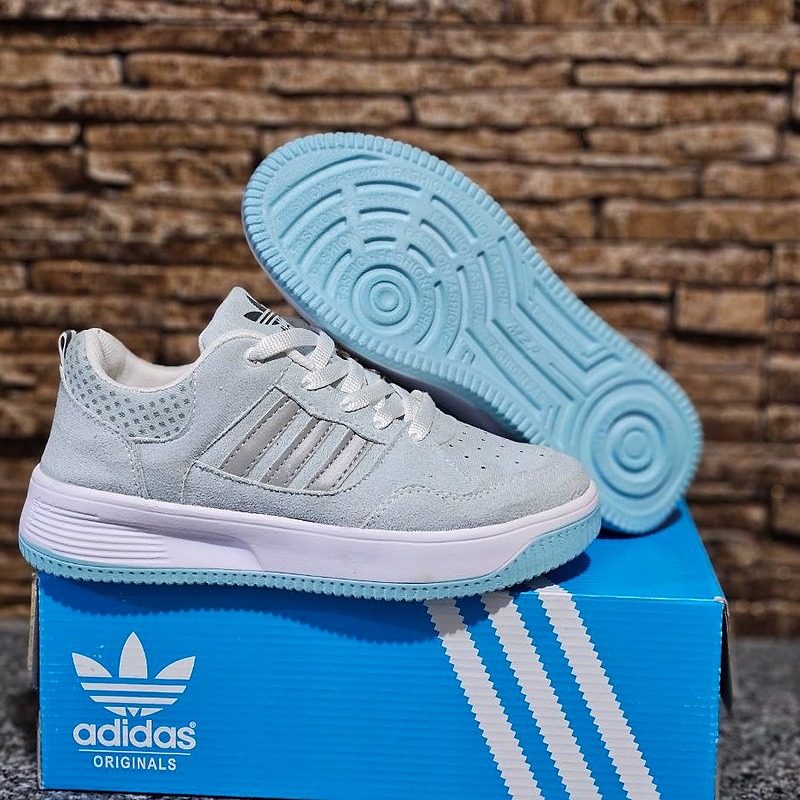 کتونی اسپرت آدیداس سایز میانه Adidas