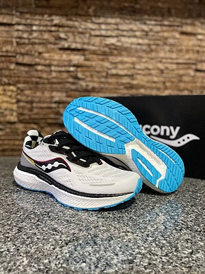 کتونی ساکونی  Saucony Triumph 19