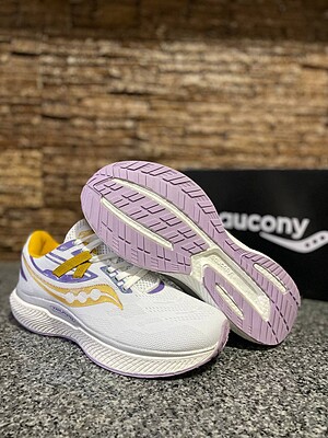 کتونی ساکونی  Saucony Triumph 19