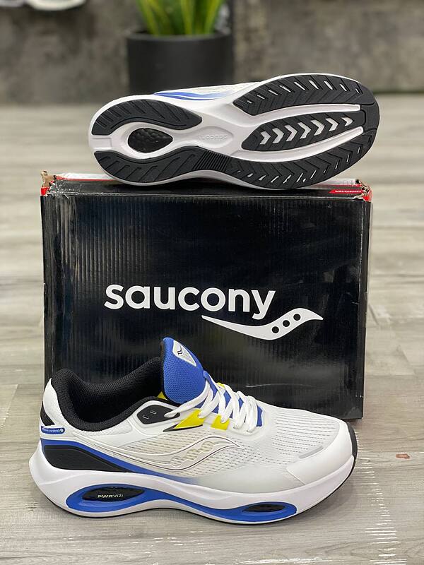 کتونی ساکونی  Saucony Triumph 19