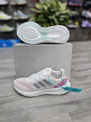 کتونی زنانه آدیداس Adidas Pure Boost 22