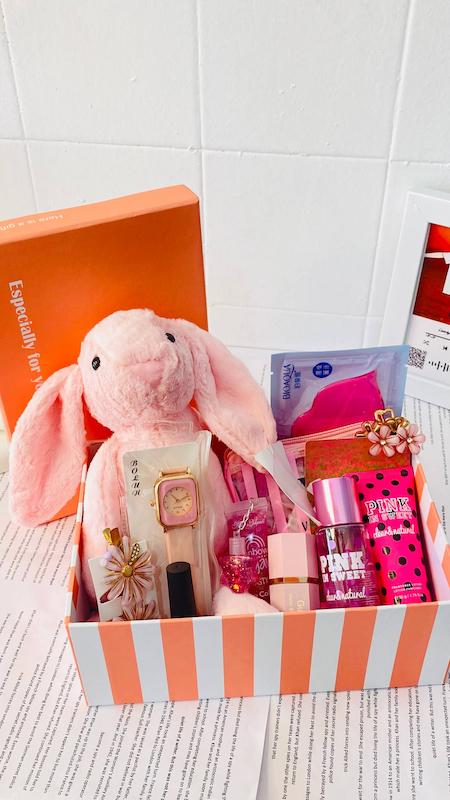 باکس هدیه صورتی دخترانه 