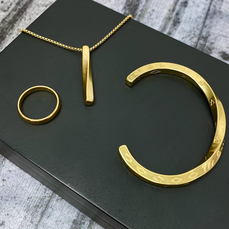 ست بنگل پیچ و گردنبند پیچ‌ و حلقه رنگ طلایی